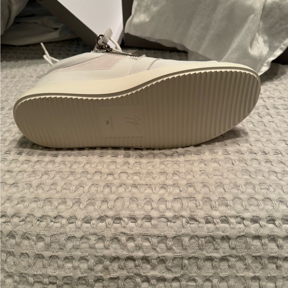 Giuseppe Zanotti Megatron, brand new in white and gray, size 38.5 - Picture 4 of 5